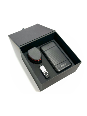 Corporate electronic set with Bisen power bank, flash drive and universal adaptor.
