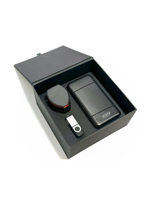 Corporate electronic set with Bisen power bank, flash drive and universal adaptor.