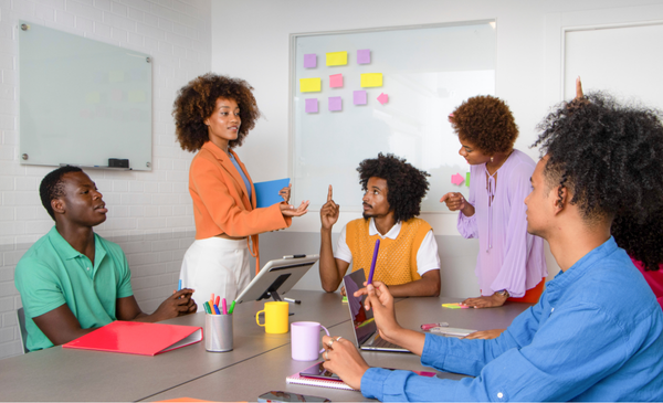 employees-in-discussion